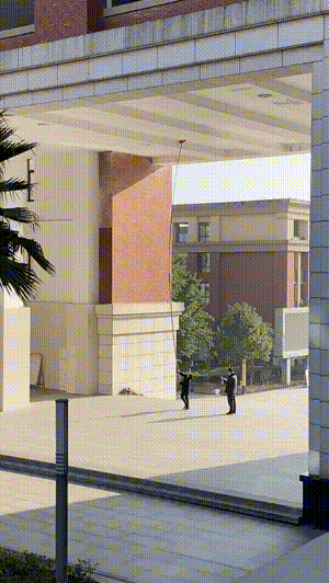 搞笑动图：工作固然很累，但我依旧搞得很有乐趣