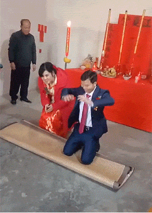 爆笑的动图GIF：虎口脱险，还好反应快