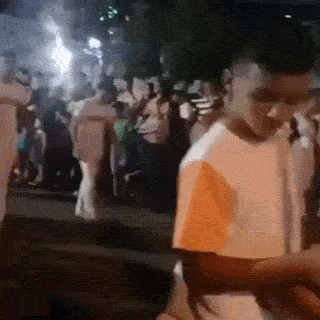 爆笑的动图GIF：虎口脱险，还好反应快