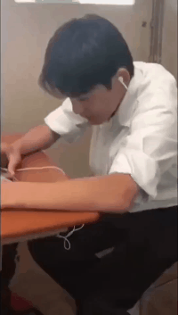 爆笑的动图GIF：虎口脱险，还好反应快