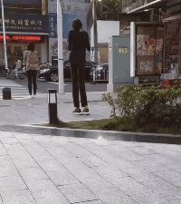 搞笑的GIF趣图:网络招嫖,警察蜀黍出动,直接端掉一窝!