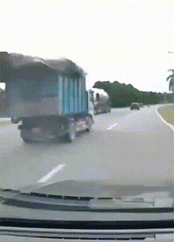 爆笑动图GIF：爱的魔力转圈圈，妹子这是多大的爱啊！