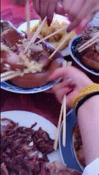 爆笑动态图：你个大男人，嘴练这么大干嘛！