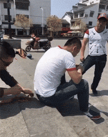 搞笑动图GIF：是你！飞猫警长！
