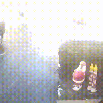 搞笑动图GIF：是你！飞猫警长！