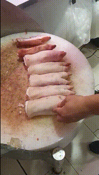 好笑的动态图片:你得到我的人,但是你永远得不到我的心
