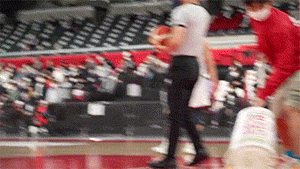 好笑的动态GIF：你们两个在干什么呢？搞事情！