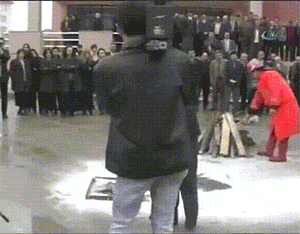 好笑的动态GIF：你们两个在干什么呢？搞事情！