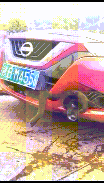 很好笑的GIF：想刀一个人的眼神是藏不住的！