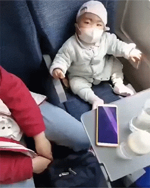 很好笑的GIF：想刀一个人的眼神是藏不住的！