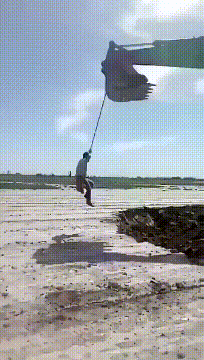 很好笑的GIF：想刀一个人的眼神是藏不住的！