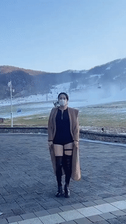 性感妹子GIF：牛友怎么看待两个美女亲亲？