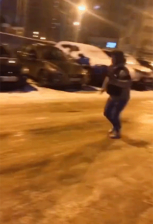 搞笑GIF：东北人的平衡感都这么强的吗？