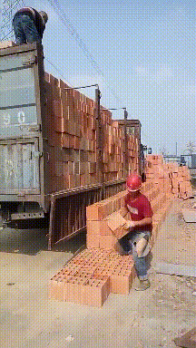 爆笑的GIF：这前台，什么水平？