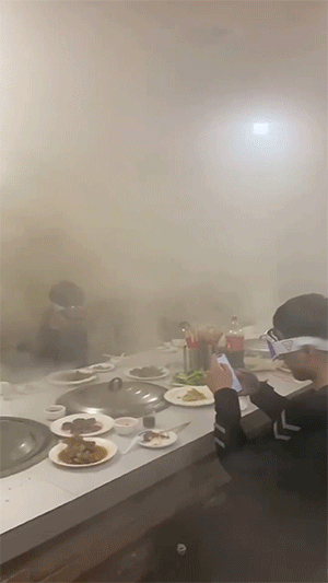 爆笑的GIF：这前台，什么水平？