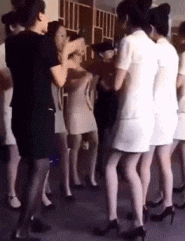 爆笑的GIF：这前台，什么水平？