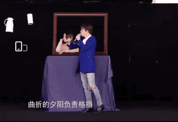 搞笑动图图片：偷情有风险，跳窗很危险！