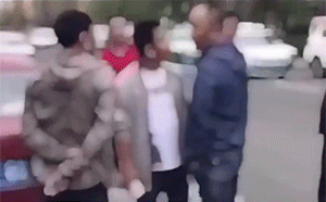 搞笑的GIF：爱情来得太突然