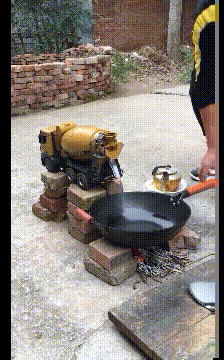 好笑的GIF：螳臂挡车实景再现！
