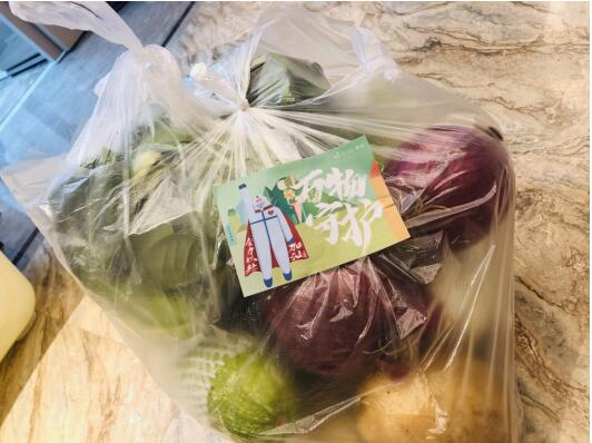 暖心 郑州万科物业向业主赠送爱心蔬菜