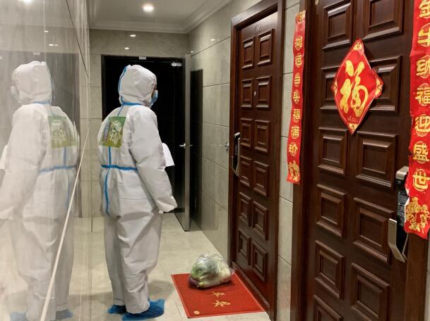 暖心 郑州万科物业向业主赠送爱心蔬菜