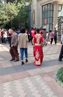 好笑的GIF动图：深圳这个新娘火了