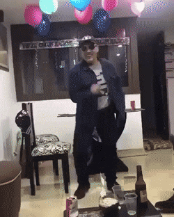 搞笑GIF：外国人作死杯具日常！