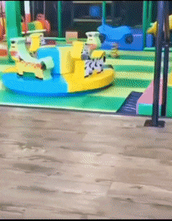 搞笑GIF：外国人作死杯具日常！