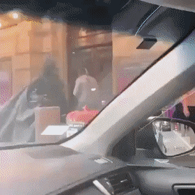 搞笑GIF：外国人作死杯具日常！