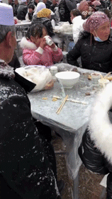 爆笑动态图:这一招可以用来拍婚纱啊,应该很漂亮!