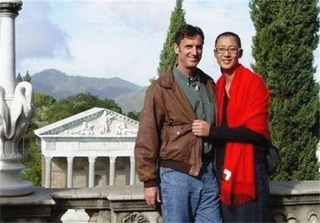 女排美女李月明与前夫离婚再嫁美国人今54岁生活滋润
