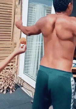 有意思的GIF：神人与二货平分秋色！