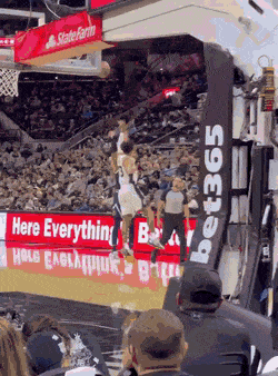 有意思的GIF：神人与二货平分秋色！