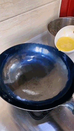 2022精彩GIF：点赞勇敢的小哥！