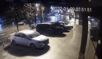 2022精彩GIF：点赞勇敢的小哥！