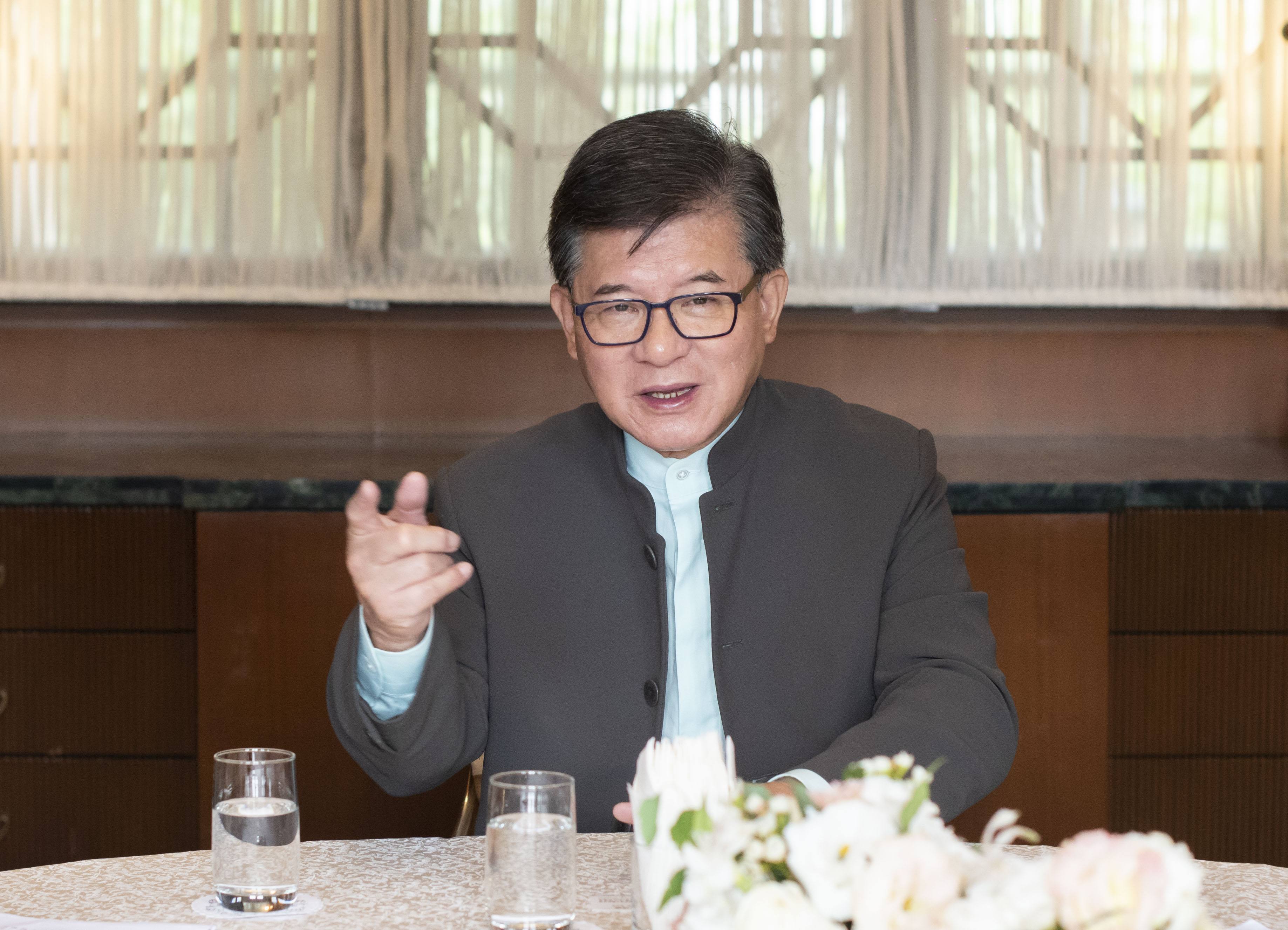 生父为爱抛妻弃子后儿子寒心拒绝百亿家产连结婚都不请他