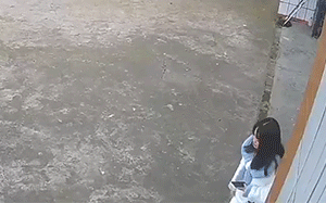搞笑动图GIF：现在年轻人越来越会玩儿了~