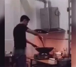 有趣GIF：他们吓哭了，我却笑哭了！