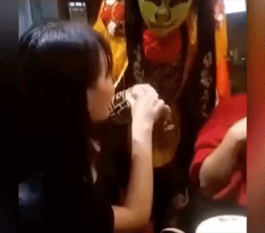 有趣GIF：他们吓哭了，我却笑哭了！