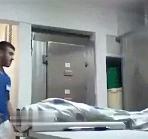 有趣GIF：他们吓哭了，我却笑哭了！