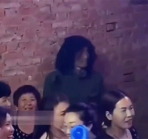 有趣GIF：他们吓哭了，我却笑哭了！
