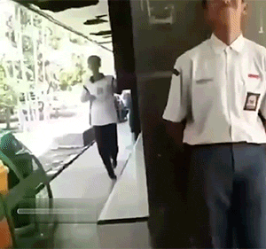 有趣GIF：他们吓哭了，我却笑哭了！