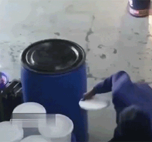 有趣GIF：他们吓哭了，我却笑哭了！
