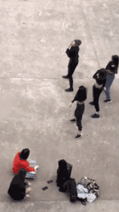 经典动图图片：这是学了段誉的凌波微步吗？！