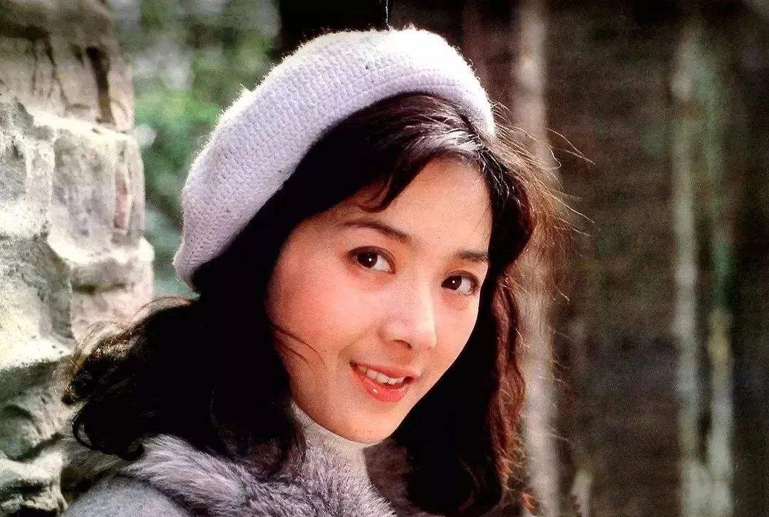 80年代最美女演员龚雪因流氓案逃至美国如今68岁气质犹在