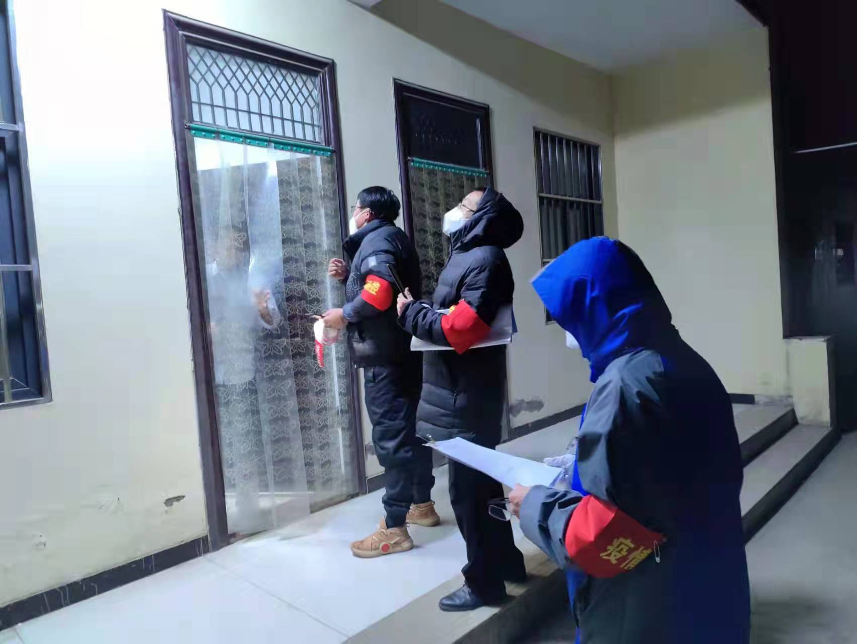 鹤壁市淇滨区：精心组织“敲门行动”敲开百姓门温暖送到家