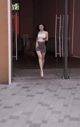 内涵GIF美女图：下赛季就靠你单防詹姆斯了！