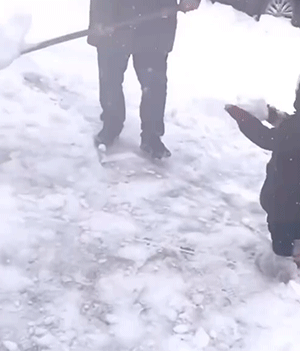 有趣GIF：男人的快乐很简单！