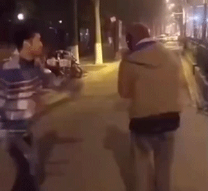 有趣GIF：男人的快乐很简单！