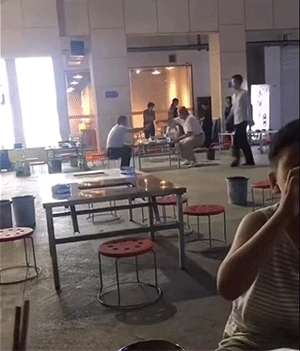 有趣GIF：男人的快乐很简单！